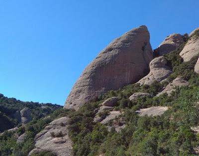 Via de la Cabra a la Panxa del Bisbe (165 mt 6a) Via de la Cabra a la Panxa del Bisbe (165 mt 6a)