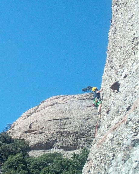 Via de la Cabra a la Panxa del Bisbe (165 mt 6a) Via de la Cabra a la Panxa del Bisbe (165 mt 6a)