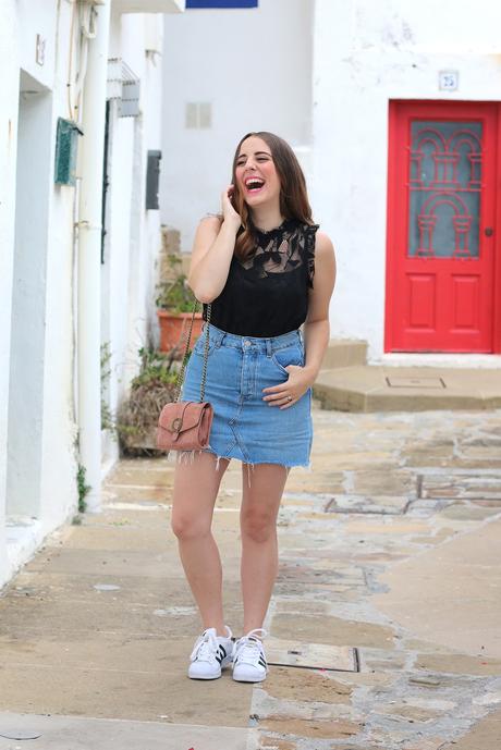 Outfit Sportychic con Adidas Superstar