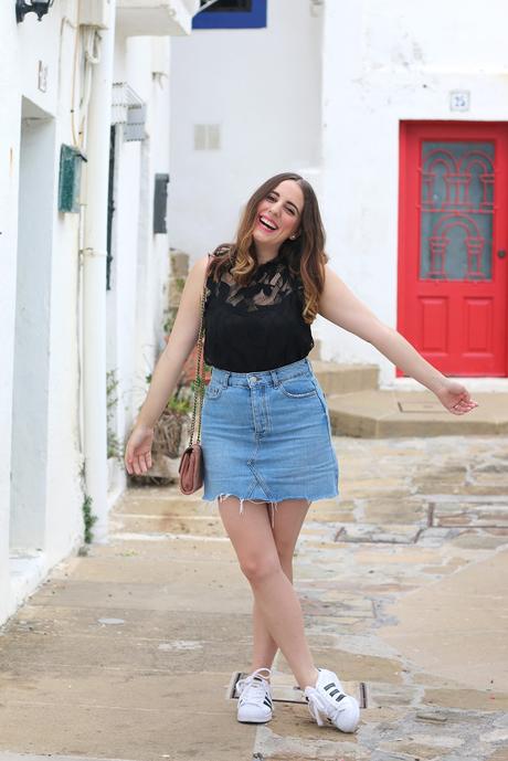 Outfit Sportychic con Adidas Superstar