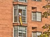 Colgando banderas