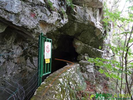Canal de Reñinuevo: Entrada en el Túnel de Cantilluco