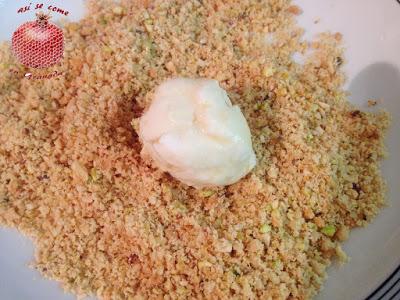 Bombones de uvas con queso y frutos secos