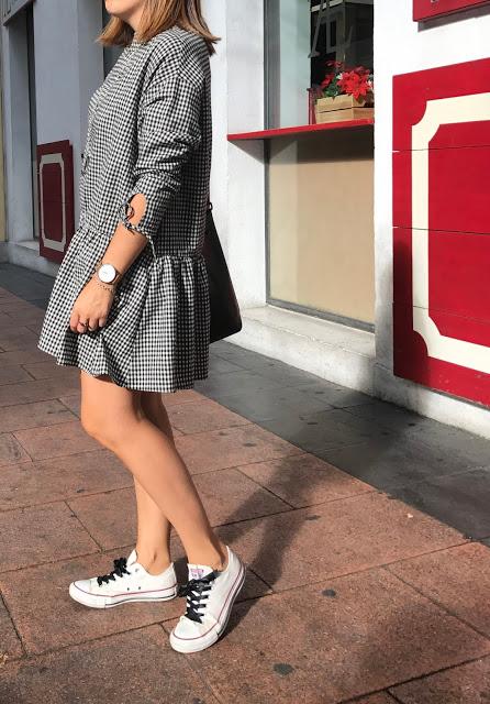 GINGHAM DRESS & CONVERSE.- GINGHAM DRESS & CONVERSE.-