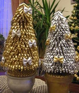 Haz coronas navideñas y arbolitos con pasta de sopa