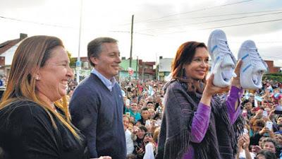 Cristina Kirchner criticó el modelo económico en una entrevista a El País, de España