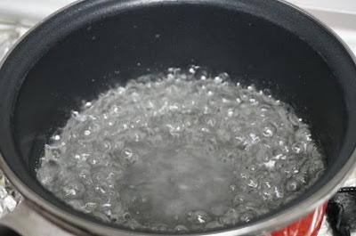 Lazos de hojaldres con leche condensada Lazos de hojaldres con leche condensada