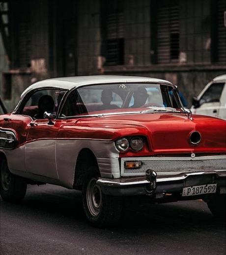 La Habana red cadillac