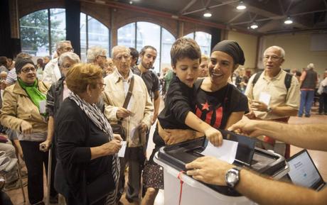 Según el gobierno Catalán con más de 2,2 millones de votos un 90 % dijo SI