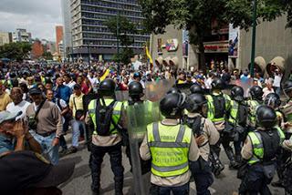 el villano arrinconado, humor, chistes, reir, satira, Caracas, antidisturbios