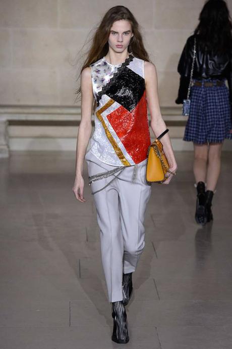 BOLSOS BOTAS Y CINTURONES DE CUERO MODA OTOÑO-INVIERNO 2017-2018 DE LOUIS VUITTON