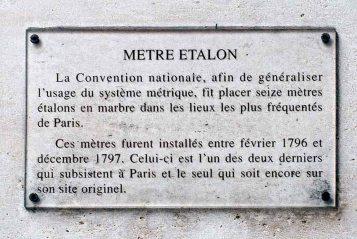 El patrón del metro decimal por las calles de París El patrón del metro decimal por las calles de París