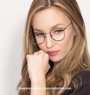 Nublado veterano Revelar Tendencias de monturas de gafas modernas para mujer de moda - Paperblog