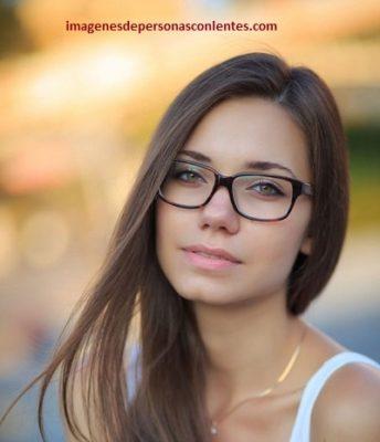 imagenes de mujeres bonitas con lentes verdes