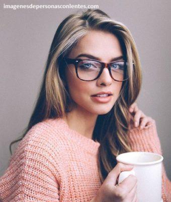 imagenes de mujeres bonitas con lentes grandes