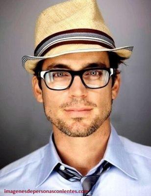 fotos de hombres con lentes de aumento camisa