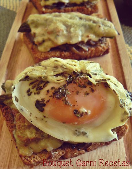 Bruschettas de hongos y espárragos con huevo poché Bruschettas de hongos y espárragos con huevo poché