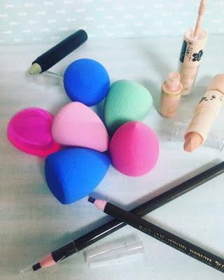 esponjas de maquillaje, paleta correctores, perfilador de cejas, silisponge, esponja de silicona, beauty blender, 