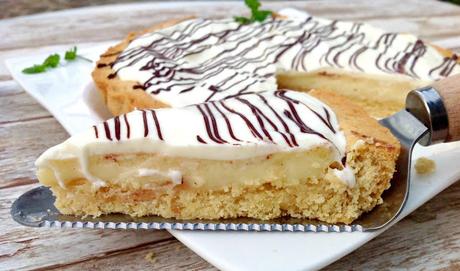 Tarta fácil de crema pastelera y nata