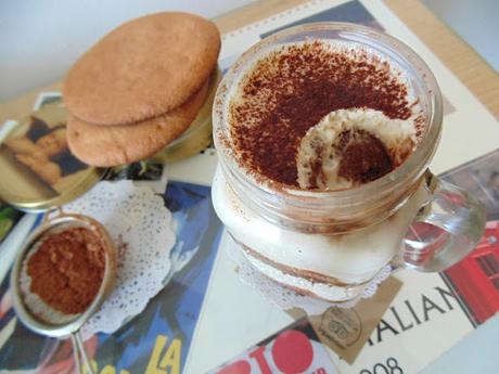 Tiramisú de chocolate y mostachones