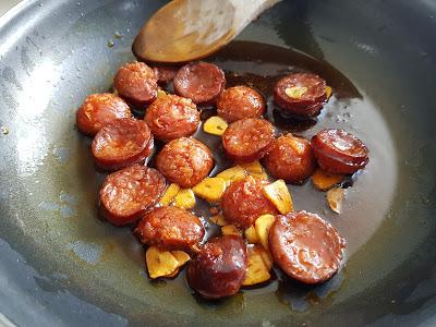 POCHAS CON CHORIZO POCHAS CON CHORIZO