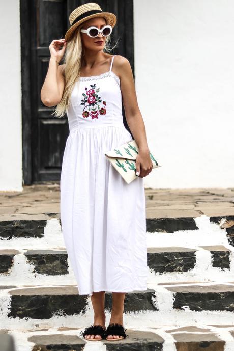 WHITE EMBROIDERY DRESS