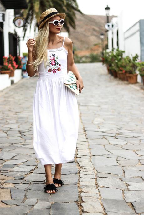 WHITE EMBROIDERY DRESS