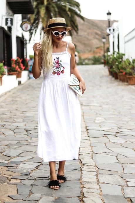 WHITE EMBROIDERY DRESS