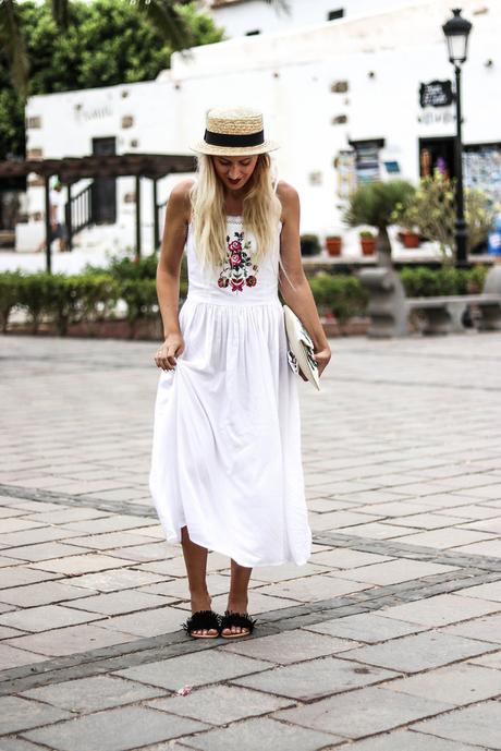 WHITE EMBROIDERY DRESS