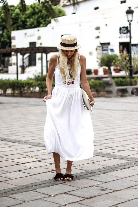 WHITE EMBROIDERY DRESS