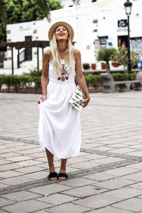 WHITE EMBROIDERY DRESS