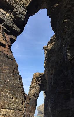 PLAYA DE LAS CATEDRALES Y “VIGILANTES DE LA PLAYA”Moisés ...