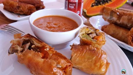 Rollitos de ternera con salsa de soja y papaya