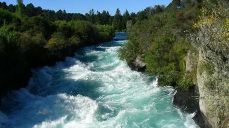 Soñar con agua de río