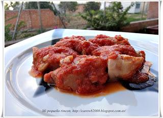 Manitas de cordero con tomate