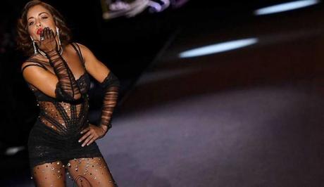 Hiba Abouk, protagonista del desfile de Andrés Sardá en la MBFW