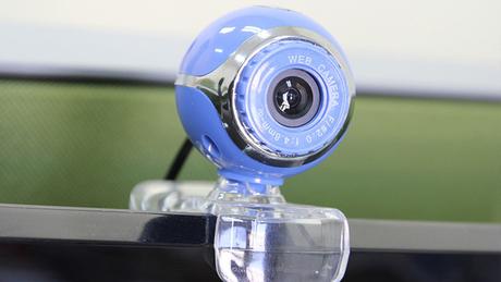 La revolucion de las Maquinas..!! Una cámara #web cobró vida y empezó a vigilar a su dueña #Tecnologia La revolucion de las Maquinas..!! Una cámara #web cobró vida y empezó a vigilar a su dueña #Tecnologia