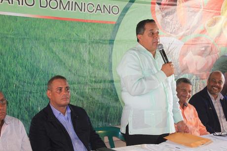 IAD entrega títulos de propiedad a agricultores de Tamayo.
