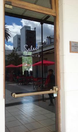 Está (casi) lista la primera sala de cine alimentada con energía solar de Argentina