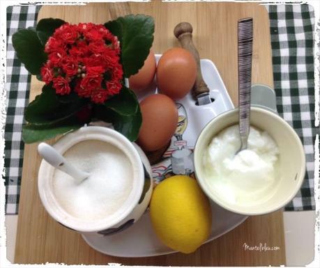 Bizcocho con melocotones asados y chocolate