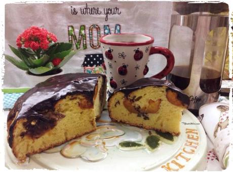 Bizcocho con melocotones asados y chocolate