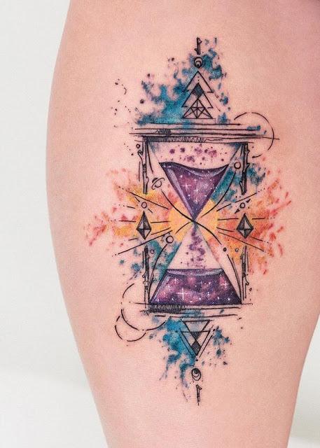 20 ideas de Tatuajes originales de Reloj de Arena 20 ideas de Tatuajes originales de Reloj de Arena