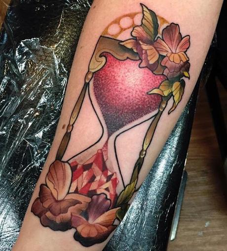 20 ideas de Tatuajes originales de Reloj de Arena 20 ideas de Tatuajes originales de Reloj de Arena