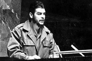 El Che Guevara, pronunciando su discurso ante la Asamblea General de las Naciones Unidas en Nueva York.