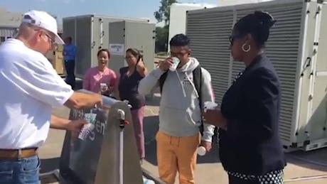 Sorprendente: La máquina israelí que convierte el aire en agua potable