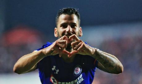 Edgar Méndez ansioso por jugar su primer clásico joven ante el América