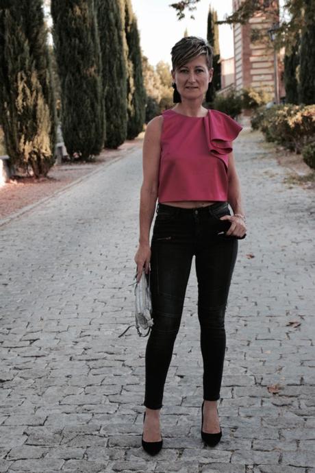 volantes-borlas-jeans-moto-stilettos-fucsia-hairstyle