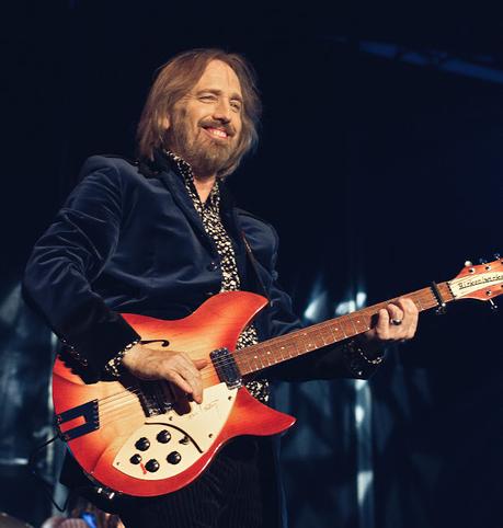 TOM PETTY, EL ÚLTIMO DANDY DEL ROCK ESTADOUNIDENSE. La muerte de Tom Petty pilló por sorpresa a todos sus seguidores. Autor lúcido y profundo, decía mucho en sus canciones, pero sin gritar, sin creerse abanderado de nada, sin ser un engreído bocazas…, ... TOM PETTY, EL ÚLTIMO DANDY DEL ROCK ESTADOUNIDENSE. La muerte de Tom Petty pilló por sorpresa a todos sus seguidores. Autor lúcido y profundo, decía mucho en sus canciones, pero sin gritar, sin creerse abanderado de nada, sin ser un engreído bocazas…, ...