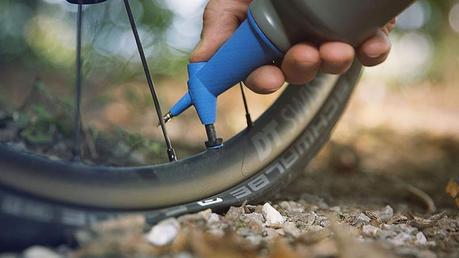 MilKit Booster, talona tus cubiertas tubeless con este sistema ultracompacto y económico