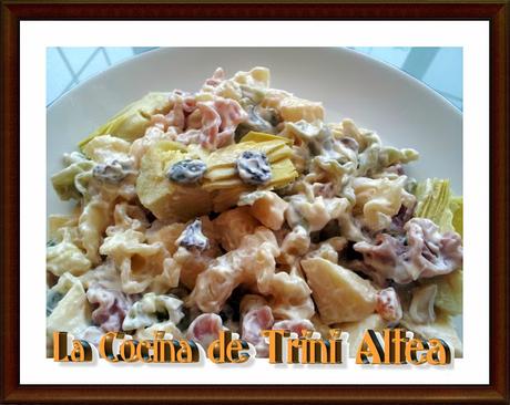 ENSALADA DE PASTA CON FRUTOS SECOS Y ALCACHOFAS